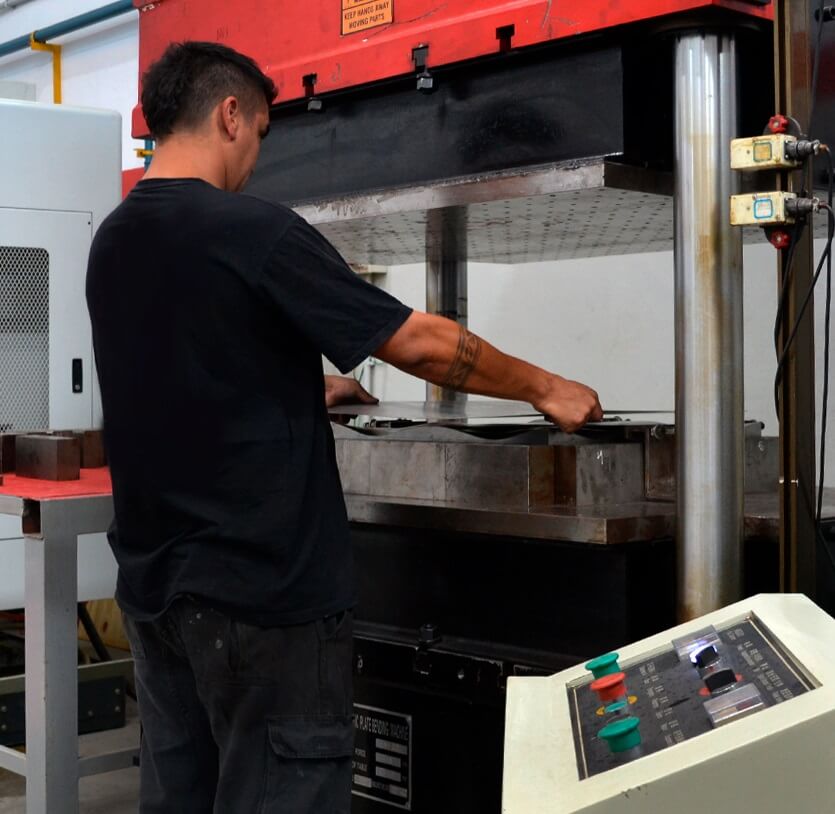 Servicio de estampado industrial con prensas de alta capacidad